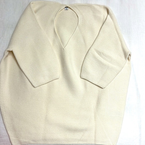 Uniqlo knit sweter off white/beige, fits at waist; - Picture 2 of 3
